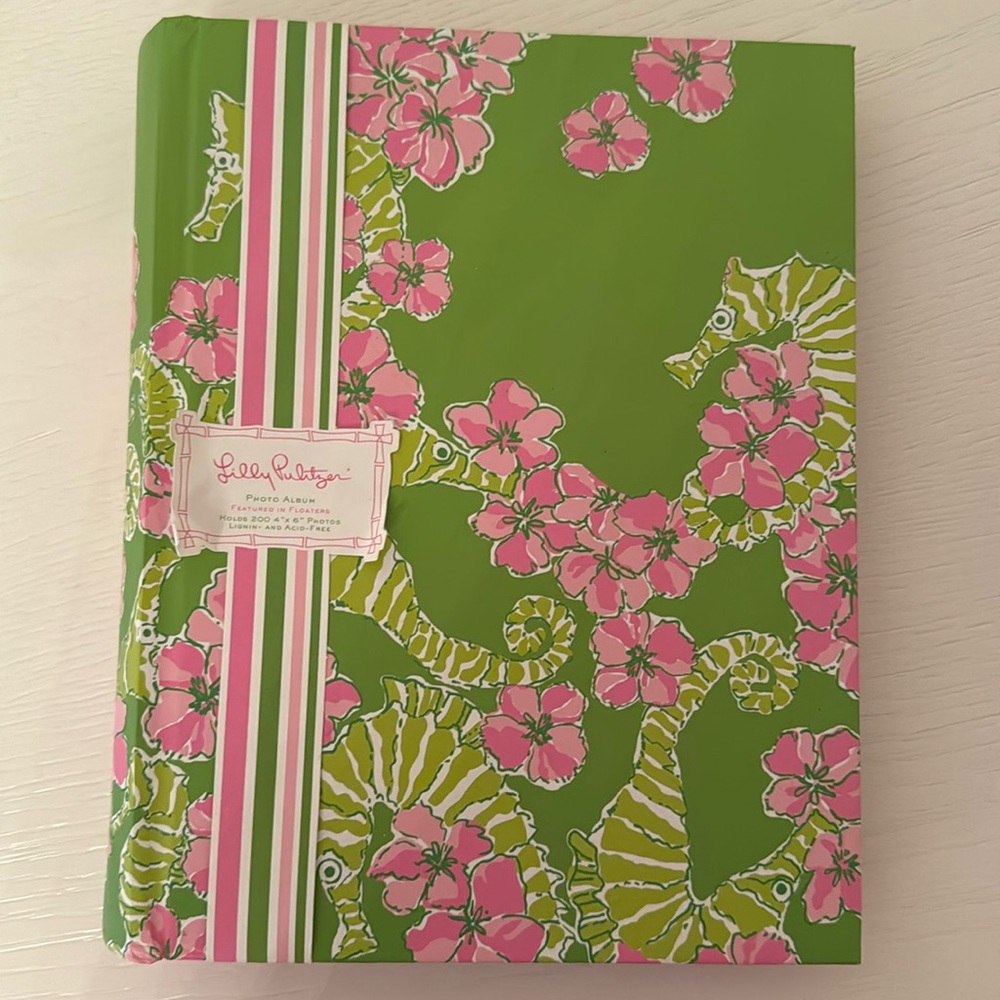 Lilly Pulitzer Photo Album - BNWT - holds 200 photos that are 4x6
